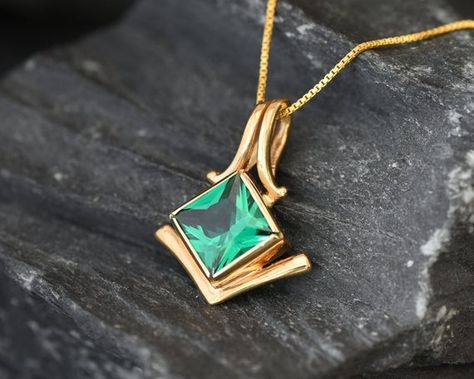 Gold Emerald Pendant set with Created Emerald in top quality, perfect diamond cut & flawless clarity, at 8x8mm.Gold Square Pendant design made of Gold Vermeil ☞ thickest 18k Gold Plating on top of Solid 925 Sterling Silver ☞ made to last.Free Vermeil Chain with every Pendant order, 18 inch Silver chain (46 cm) ✓Matching Ring: www.etsy.com/uk/listing/951983056Matching Earrings: www.etsy.com/uk/listing/916072400⌛Last Pendants left ⌛Details :♥ Each item packaged in a cute GIFT BOX ✓♥ GUARANTEE Emerald Pendant Set, Green Diamond Rings, Green Emerald Ring, Emerald Ring Gold, Princess Cut Gold, Matching Ring, Real Jewelry, Emerald Pendant, Emerald Necklace