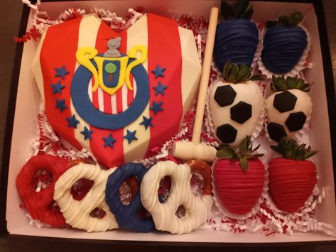 Chivas soccer breakable heart box Soccer Strawberries Chocolate Covered, Breakable Heart For Him, Chivas Soccer, Breakable Hearts, Breakable Chocolate, Chocolate Pinata, Breakable Heart, Food Business Ideas, Rose Cookies