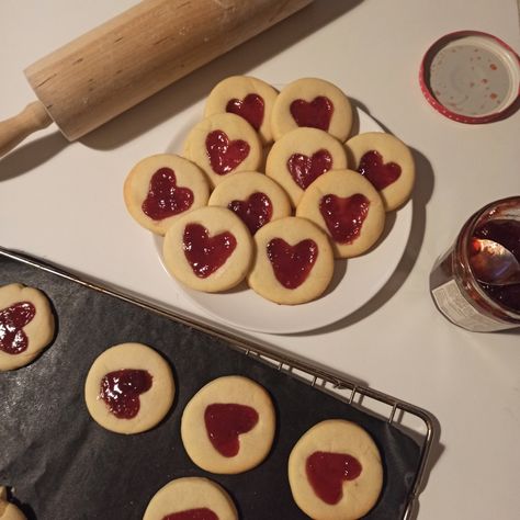 Heart Cookies Aesthetic, Cookies Aesthetic, Jelly Doughnuts, Candy Birthday Cakes, Asthetic Picture, Shaped Cookies, Heart Shaped Cookies, Food Babe, Tasty Baking