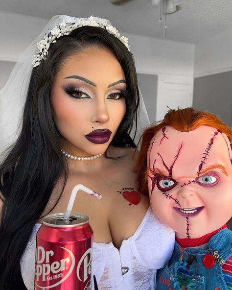 EVY on Instagram: "why doesn’t anybody take me seriously ?! - Jennifer Tilly 🖤 Seed of Chucky Happy Halloween babes! 🎃 @colourpopcosmetics stone cold fox palette @violentkittycosmetics kitty girl lashes #halloweenlooks #halloweenmakeup #maquillajedehalloween" Jennifer Tilly Seed Of Chucky, Girl Chucky Makeup, Chucky Photoshoot, Jennifer Tilly Chucky, Black Hair Halloween Costumes, Bride Of Chucky Makeup, Chucky Halloween Costume, Seed Of Chucky, Chucky Makeup