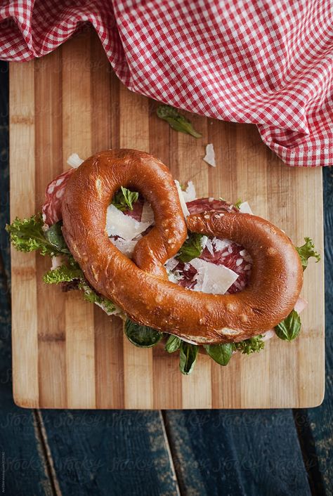 German Appetizers, Pretzel Sandwich, Market Day Ideas, Pretzel Bars, Pretzels Recipe, Food Concept, Soft Pretzels, Food Shop, Cafe Food