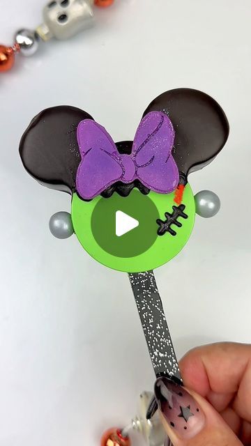 Disney Halloween Cake Pops, Mickey Mouse Spooky Birthday, Disney Halloween Treats, Mickey Mouse Treats, Mini Oreos, Halloween Box, Halloween Cake Pops, Halloween Bar, Disney Cookies