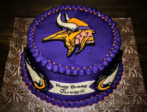 Minnesota Vikings Cake I Made Minnesota Vikings Cake, Vikings Cake, Football Birthday Cake, Taylor Swift Party, William The Conqueror, Football Birthday, 60th Birthday Party, Football Party, Grooms Cake