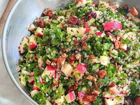 Autumn Apple Quinoa and Kale Salad. - Healthy Elizabeth Kale And Apple Salad Recipes, Quinoa And Kale Salad, Healthy Elizabeth, Kale Apple Salad, Apple Quinoa, Pumpkin Cornbread, Braised Greens, Quinoa Kale, Kale Quinoa Salad