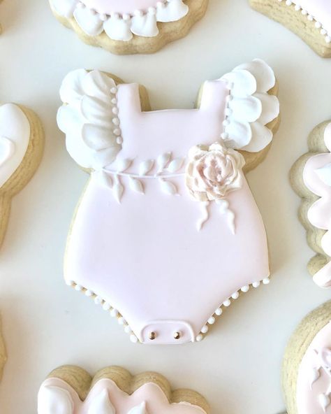 @eatyourcookie.co • Instagram photos and videos Baby Shower Cookies Neutral, Painted Sugar Cookies, Christening Cookies, Kawaii Cookies, Gender Reveal Cookies, Onesie Cookies, Sugar Cookie Designs, Baby Cookies