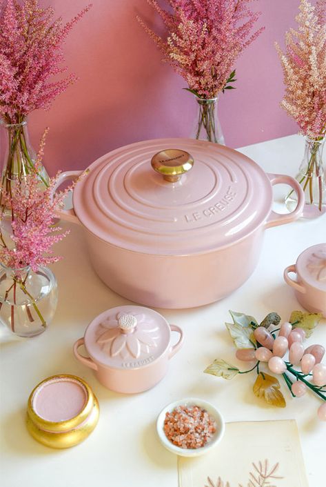 Pink Le Creuset Kitchen, Le Creuset Flower, Homeware Aesthetic, Le Creuset Aesthetic, Pink Le Creuset, Le Creuset Pink, Mind Aesthetic, Le Crueset, Le Creuset Colors