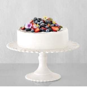 Berry Chantilly Cake—a stunning Spring dessert! Chantilly Cake Recipe, Berry Chantilly Cake, Chantilly Cake, Pastas Recipes, Healthy Cake Recipes, Food And Nutrition, Vanilla Greek Yogurt, Best Cake Recipes, Healthy Cake