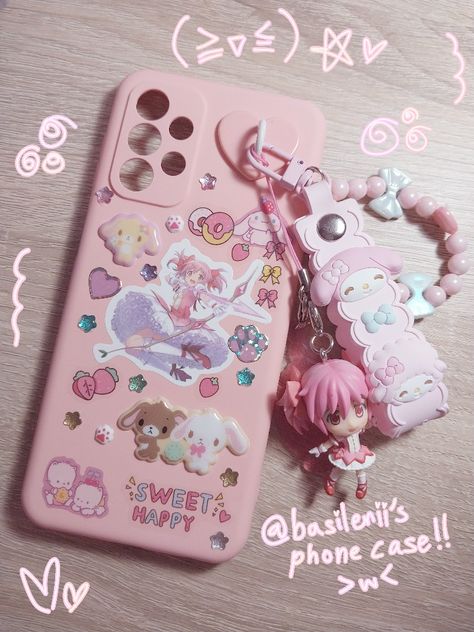 Cute Pink Flip Phone, Kawaii Phone Aesthetic, Phone With Keychain, Pink Phone Case Stickers, Pink Phone Case Ideas, Cutecore Phone Case, Cutecore Stickers, Phone Decoration Ideas, Cute Sanrio