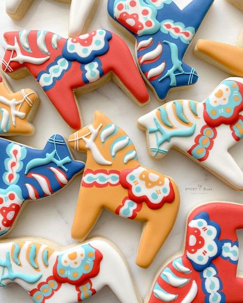 Dala Horse Cookies, Swedish Themed Party, Horse Cookies Decorated, Horse Cookies, Royal Iced Cookies, Sugar Icing, Love Learning, Pretty Cookies, Dala Horse