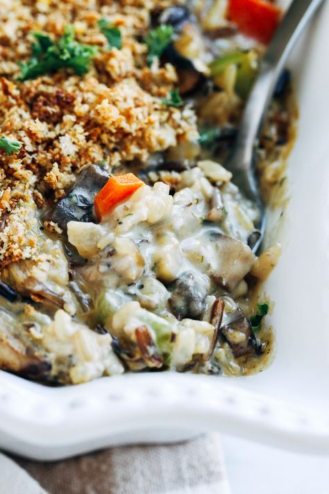 Creamy Wild Rice Mushroom Casserole | vegan casserole recipe | vegan thanksgiving recipe | ohmyveggies.com Rice Mushroom Casserole, Wild Rice Mushroom, Creamy Wild Rice, Vegan Casserole Recipes, Popular Casseroles, Thanksgiving Casserole, Wild Rice Casserole, Vegan Casserole, Mushroom Casserole