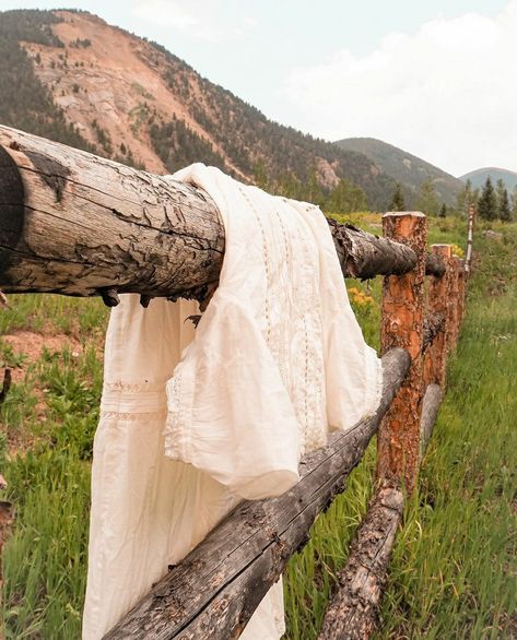 Prairie Core Aesthetic, 1923 Aesthetic, Homestead Esthetic, Prarie Core Aesthetic, Old Country Aesthetic, 1890s Aesthetic, Farm Girl Aesthetic, Anne With An E Aesthetic, Mountain Cowboy