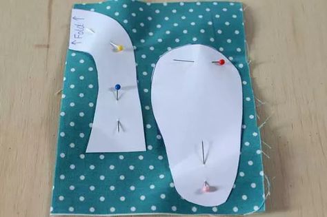 DIY Handmade Fabric Baby Shoes | eHow Things To Sew For Baby, Sew For Baby, Baby Shoes Diy Pattern, Baby Shoes Tutorial, Felt Baby Shoes, Things To Sew, Doll Shoe Patterns, Handmade Baby Shoes, Baby Shoes Diy