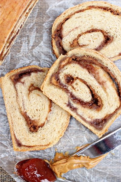 Peanut butter and jelly swirl bread Jelly Bread, Peanut Butter Jelly Time, Swirl Bread, Peanut Butter Roll, Swirled Bread, Homemade Peanut Butter, Peanut Butter And Jelly, Peanut Butter Jelly, Jelly Recipes