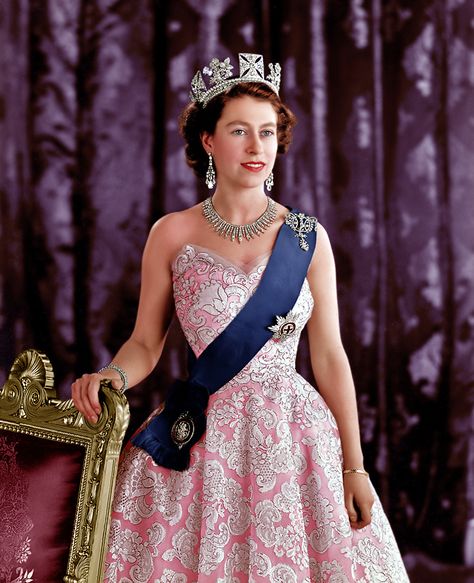 Queen Elizabeth, 1950s. Elizabeth Ii Young, Ratu Elizabeth, Prințesa Diana, Princesa Elizabeth, Young Queen Elizabeth, Elizabeth 2, Queens Guard, Queen Hat, Rainha Elizabeth Ii