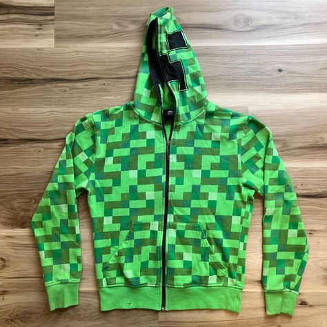 Designed by Jinx Minecraft Youth Zip-up Over Face Jacket Green Sz XS. Good condition overall see pics for condition and measurements does have some fuzz balls light though Hot Topic Jackets, Scene Outfits Ideas, Green Scene Outfit, Minecraft Jacket, Scene Jacket, Creeper Hoodie, Scene Clothes, Scene Clothing, Y2k Scene