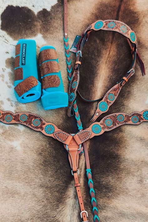 Aztec Horse Tack, Turquoise Horse Tack, Tack Sets Western, Breast Collars For Horses, Western Horse Tack Turquoise, Horse Tack Western, Western Tack Sets, Barrel Racing Tack Sets, Barrel Racing Tack Rodeo