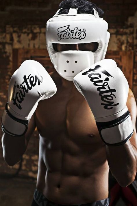 Box Gloves, Fighter Workout, Boxing Clothes, Muay Thai Kicks, Crossfit Wods, Boxing Images, Mma Gear, Boxing Videos, Gymnastics Gym