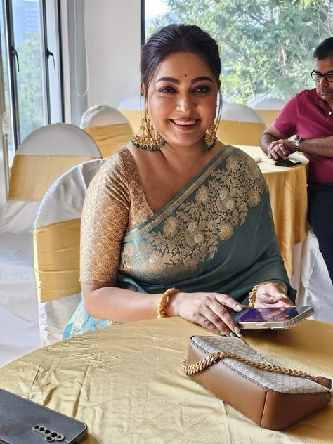 Bengali Wedding Reception, Bengali Bride, Bengali Wedding, Blouse Designs Silk, Bridal Bangles, Indian Actress Hot Pics, Saree Look, Hot Pics, Cabin Crew