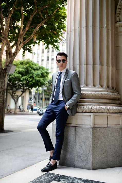 Gray blazer + navy tie + white dress shirt + navy pants + black loafers Navy Pants Outfit, Navy Blazer Women, Grey Pants Outfit, Navy Pants Men, Pants Ideas, Tie Outfit, Blazer Outfits Men, Pants Outfit Men, Wedding Outfit Men