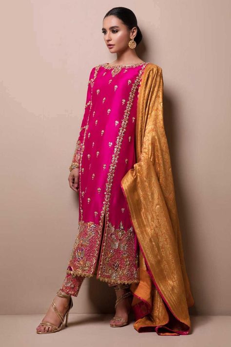 Shadi Dresses, Pakistani Formal Dresses, Nikkah Dress, Pakistani Fashion Party Wear, Salwar Kamiz, Kurti Designs Party Wear, Pakistani Bridal Dresses, Designer Party Wear Dresses, Boutique Dress Designs