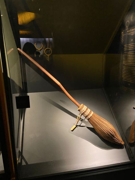 harry’s nimbus 2000 Nimbus 2000, Hogwarts Dr, Wizarding World, Hogwarts, Harry Potter, Angel, Quick Saves