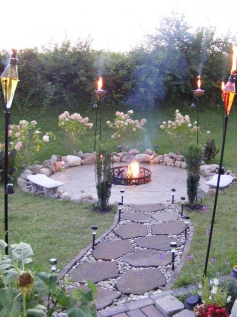 Inexpensive Patio, Outdoor Fire Pit Designs, Fire Pit Landscaping, Patio Fire Pit, Budget Patio, Fire Pit Designs, Ideas Backyard, Diy Fire Pit, Backyard Deck