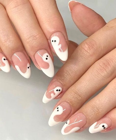 white ghosts nail designs Creepy Nails, Kids Nails, Holloween Nails, Halloween Acrylic, Halloween Acrylic Nails, Cute Halloween Nails, Halloween Creepy, Cute Simple Nails, Eye Nails