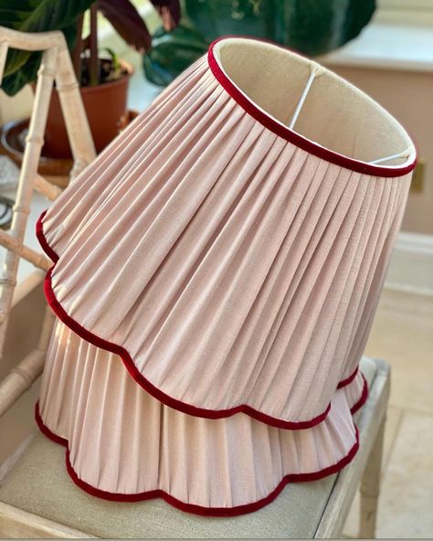 Diy Lampe, Red Daisy, Velvet Trim, April 21, Pink Linen, Pink And Red, Signature Design, New Room, Lampshades