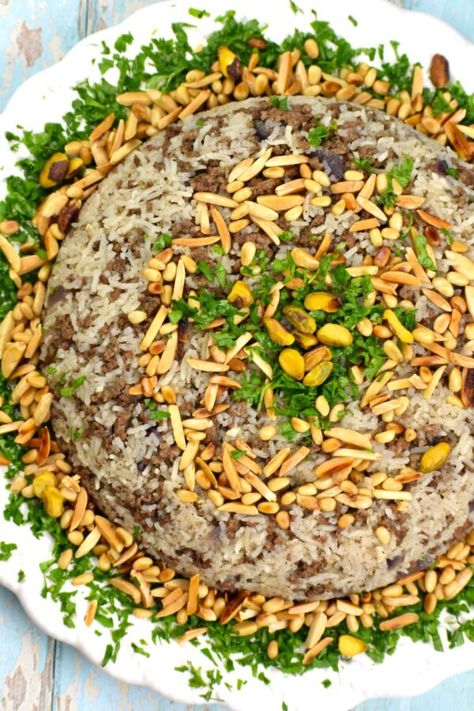 Hashweh (Lebanese Rice with Ground Meat) - GypsyPlate Lebanese Rice Recipe, Lebanese Rice, Arabisk Mad, Libyan Food, Middle Eastern Salads, Thanksgiving Brunch, Syrian Food, Meat Dish, Middle Eastern Dishes