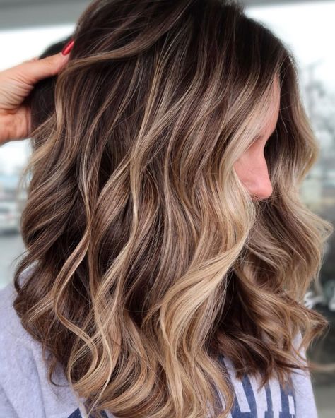 Nicole | CT Lived in Color | Starting 2023 with a bronde bang 🔥 Kept it simple with teasylights since we are between that winter/spring time for hair. We all know in… | Instagram Spring Hair Inspiration, Spring Medium Hair Styles 2024, Trending Hair Color Spring 2024, Spring 2024 Hair, Summer 2024 Hair, Spring Hair Color Trends 2024, Spring 2024 Hair Trends, Spring Hair Color Trends, Lived In Color