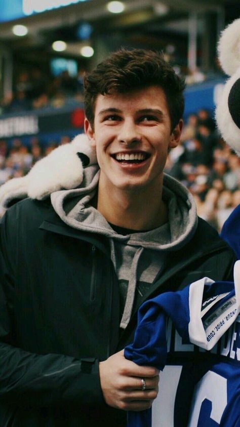 Shawn Mendes Wallpaper, Magcon Boys, Cameron Dallas, Aaliyah, Shawn Mendes, Favorite Person, Future Husband, A Man, Persona