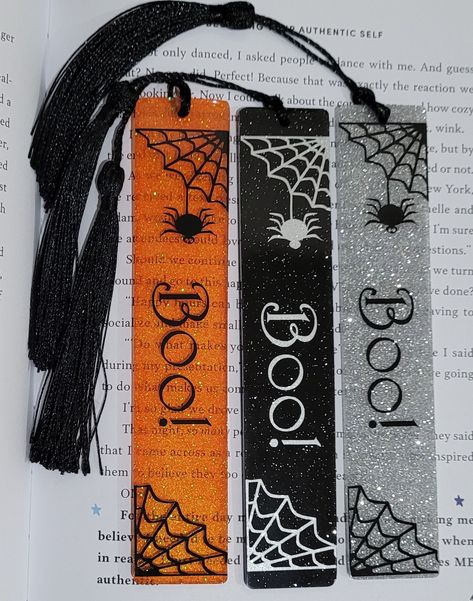 Diy Halloween Bookmarks, Halloween Bookmarks Diy, Halloween Book Marks, Bookmark Cricut, Unique Bookmarks Handmade, Easy Bookmark Ideas, Pumpkin Bookmark, Fall Festival Activities, Fall Bookmarks