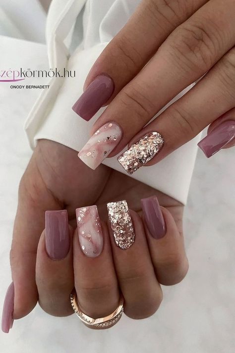 rose gold marble nails Rose Gold Nails Glitter, Top G, Marble Nail Designs, Marble Nail, Rose Gold Nails, Glam And Glitter, Festival Nails, Nails Desing, Marble Nails