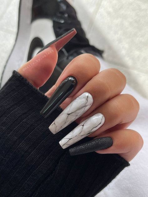 Black Matte And White Nails, Nails Inspiration White And Black, Black Nails With Marble Accent, Marble Nails White And Black, White Acrylic Nails With Black Design, Black And White Marble Acrylic Nails, Nail Designs White And Black, Black And White Coffin Acrylic Nails, White Nails With Marble Design