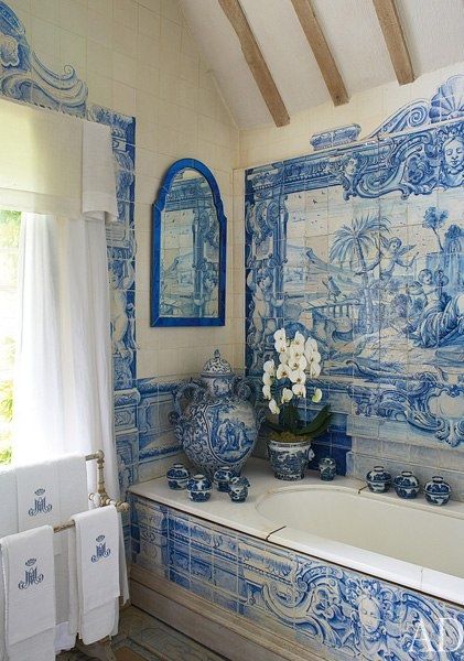 Blue & White China transposed on bathroom tile Blue And White Tiles, Blue White Decor, Portuguese Tiles, English Country House, Blue And White China, White Rooms, Blue Rooms, Country Estate, White Tiles