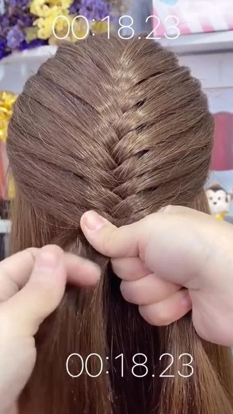 Braids Volleyball, Simple Hairstyles, Beautiful Braided Hair, Hairstyles For Medium Length Hair Easy, Hair Braid Videos, Peinados Fáciles Para Cabello Corto, Bridesmaid Hair Short, Hair Up Styles, Braided Hairstyles Tutorials