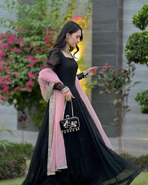 Maxi Design, Maxi Dress Designs, Chic Maxi Dresses, Pakistani Fancy Dresses, Pakistani Dresses Casual, Pakistani Fashion Party Wear, Beautiful Pakistani Dresses, Indian Dresses Traditional, Best Dress