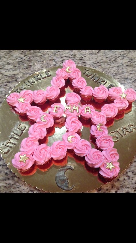 Twinkle twinkle little start!pull apart mini cupcake. Star Cupcake Cake, Twinkle Star Party, Kids Cupcakes, Kids Birthday Cupcakes, Cupcakes Strawberry, Star Cake, Cupcakes Birthday, Star Birthday Party, Star Birthday