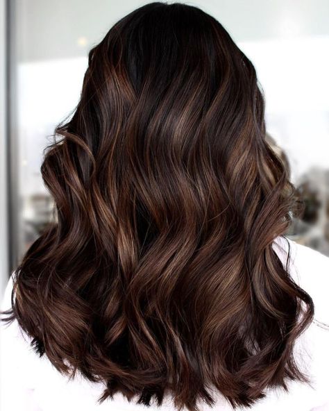 Castaño Chocolate, Chocolate Brown Hair Ideas, Chocolate Brown Hair Color Ideas, Brown Hair Ideas, Dark Chocolate Hair, Dark Chocolate Brown Hair, Brown Hair Color Ideas, Chocolate Brown Hair Color, Hair Color Chocolate