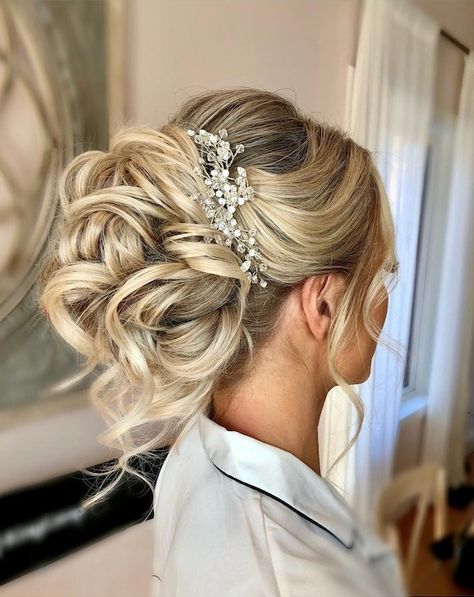 Bride Hair Up, Bridal Hair Updo With Veil, Winter Wedding Hairstyles, Wedding Hair Updo With Veil, Bridal Updo With Veil, Bride Hairstyles With Veil, Bride Hairstyles Updo, Bridal Hair Up, Summer Wedding Hairstyles