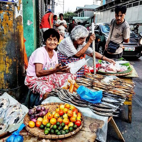 Local #street vendors #Manila #Philippines Vendedores de #rua Manila #Filipinas #Asia - This photo is showing on my Instagram https://www.instagram.com/p/BEGSvc2t3dk/ and you can also visit my Adventure travel blog at http://www.joaoleitao.com - thanks! Antipolo Cathedral, Street Photography Paris, Antipolo, Street Vendors, Music Background, Street Vendor, Music Backgrounds, Manila Philippines, Going On Holiday