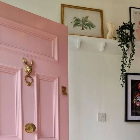 Farrow & Ball on Instagram: "3 ways to use pink in your home 💗 1. Paint your front door to make you smile when returning home and give your guests a warm welcome. Here @ohmyedwardian opted for #NancysBlushes 2. Choose pink to create an inviting shared space. @prettylittlevictorianreno opted for #SulkingRoomPink in her living room where the muted rose tone creates a cocooning feel perfect for relaxation. 3. Amplify the peacefulness of a room. @kittykellystyle chose #SettingPlaster in this win Templeton Pink Farrow And Ball, Pink Front Door, Window Nook, Spa Room Decor, Pink Door, Spa Room, Perfect Pink, Farrow Ball, Home Bedroom