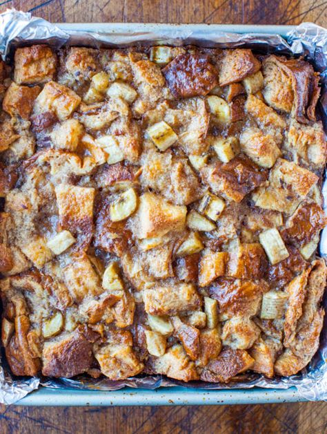 Hawaiian Bread and Maple Banana Baked French Toast - So much easier than flipping or babysitting French toast on the stovetop. Bake it! Full of amazing flavor! French Toast Cassarole, Hawaiian Bread, Stuffed French Toast Cream Cheese, Baked French Toast, Averie Cooks, French Toast Bake, French Toast Casserole, Breakfast Breads, Toast Recipes