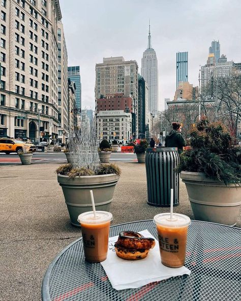 Coffee In New York, New York City Images, New York Coffee, Cozy Coffee Shop, New York City Photos, Coffee Shop Aesthetic, Shop Aesthetic, Nyc Life, Picnic Time