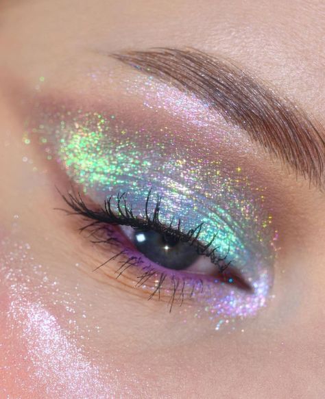 Holographic Glitter Makeup, Aurora Borealis Makeup, Holographic Makeup Look, Whimsical Makeup Fairies, Gemstone Eye Makeup, Green And Purple Eye Makeup, Opal Eyeshadow, Multichrome Eyeshadow Looks, Iridescent Makeup Looks