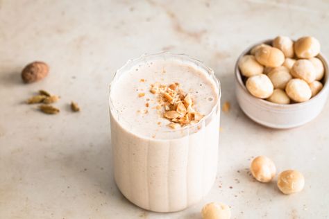 Vanilla chai macadamia smoothie - Australian Macadamias Macadamia Butter, Macadamia Milk, Unflavored Protein Powder, Chai Spices, Bubble Tea Recipe, Dragon Fruit Smoothie, Veggie Smoothies, Vanilla Smoothie, Banana Smoothie Recipe