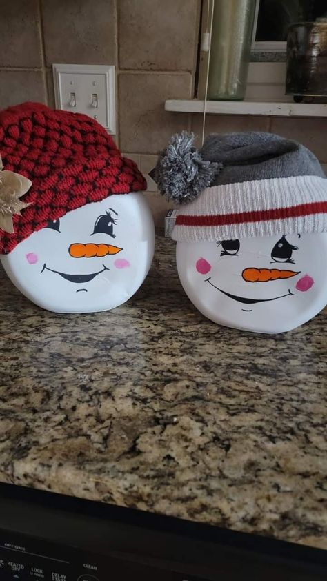 Tide Pod Container Snowman, Santa Tide Pod Container, Diy Gnomes Tide Pod Container, Cat Litter Jug Crafts, Tide Container Gnome, Laundry Pod Container Grinch, Tide Pods Container Crafts Christmas, Snowman Tide Pod Container, Tide Pods Container Grinch