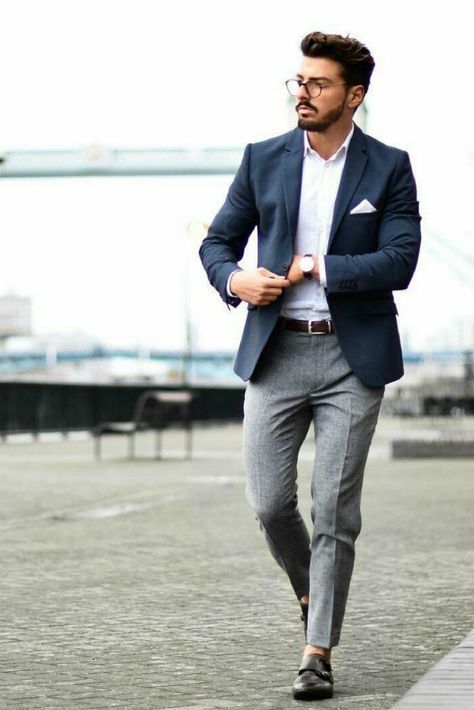 The Best Blazers For Men And How To Wear Them In Style 11. Click image to see more. #men #UrbanMenOutfits #menfashion #menswear #mensguides #stylish #trendy #trending #suits #streetstyle Blue Blazer Outfit Men, Blue Blazer Outfit, Blazer Outfits Men, Mens Fashion Blazer, Formal Mens Fashion, Mens Fashion Smart, Mens Fashion Blog, Blazer Outfit, Traje Casual