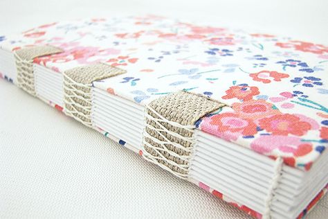 hand made fabric book with french link stitch 50 Book Challenge, Bookbinding Stitches, Handbound Books, Bookbinding Techniques, Binding Ideas, Coptic Binding, Vintage Page, Bookbinding Tutorial, Book Binding Diy