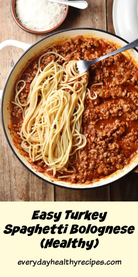 This turkey bolognese is a speedy dinner idea the whole family will enjoy.  It is low in fat but has a deliciously rich flavour and comes together in under 30 minutes. #easypastarecipes #turkeyrecipes #groundturkey #healthypasta #bolognese #everydayhealthyrecipes Ground Turkey Spaghetti Recipes, Ground Turkey Bolognese, Turkey Spaghetti, Turkey Mince Recipes, Turkey Bolognese, Healthy Comfort Food Recipes, Bolognese Recipe, Tapas Recipes, Healthy Turkey